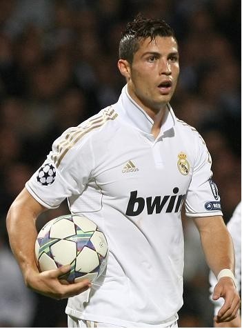 18岁“杜锋接班人”惊艳表现，广东男篮迎来新‘锋线大脑’（18岁杜锋接班人闪耀全场，广东男篮迎来锋线新大脑）