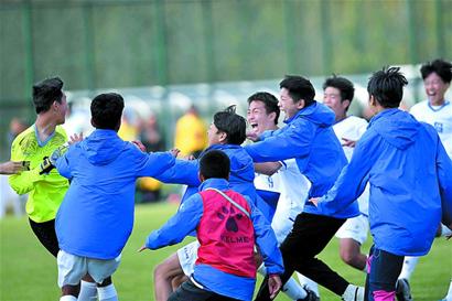 孔蒂再遭打击，佩杜拉：霍伊伦因右大腿股二头肌受伤而下场（孔蒂再遇打击，佩杜拉：霍伊伦右大腿股二头肌受伤被迫退场）