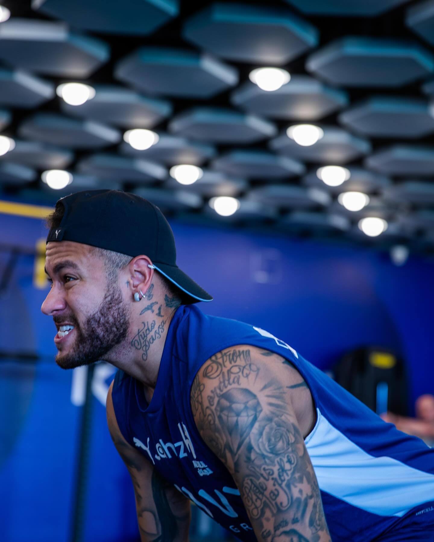 自称亚泰18岁后卫刘议阳女友的账号指控其恋爱期出轨、裸聊（网传自称女友账号指控某年轻球员恋爱期不忠并涉不雅聊天）