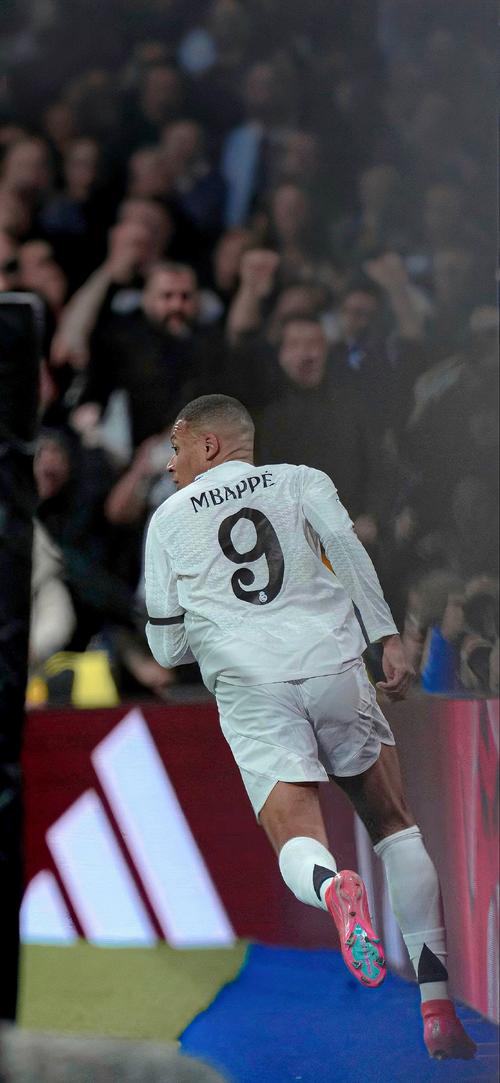 巴萨官方回顾诺坎普翻新前最后一场：12人仍在队内，7人首发（巴萨官网回顾诺坎普改造前末战：阵中仍有12人，7人当时首发）