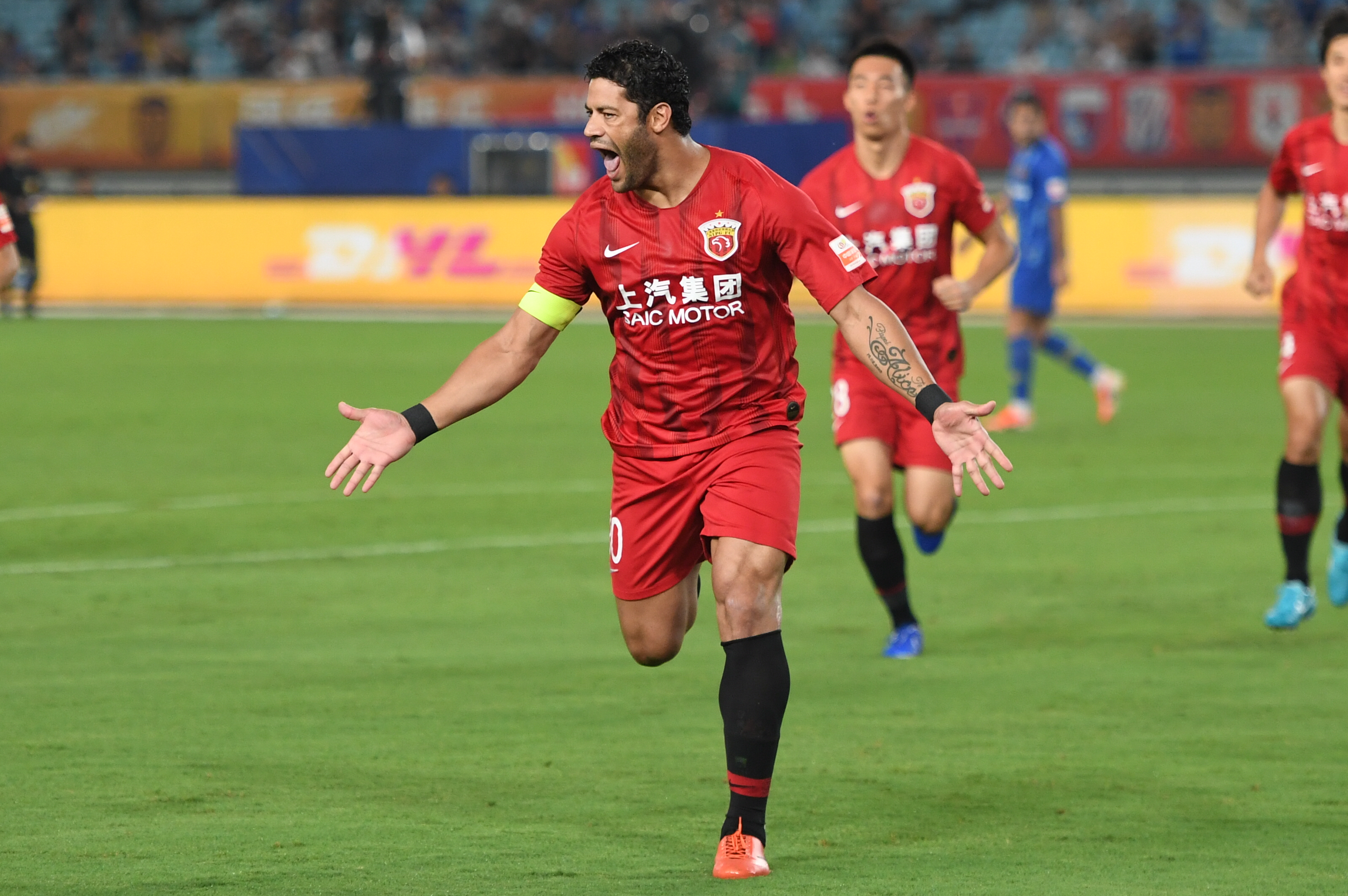 莫雷托：四五家英超中游俱乐部想引进埃永，还有一家有机会踢欧冠（莫雷托：多支英超中游球队追逐埃永，另有一队有望出战欧冠）