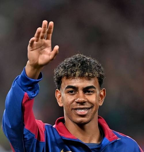 杜兰特关键中投命中，全场欢呼（杜兰特关键时刻中投命中，引爆全场）