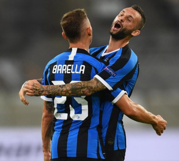 他这次传球完全是大师级别（这一脚传球堪称大师手笔）