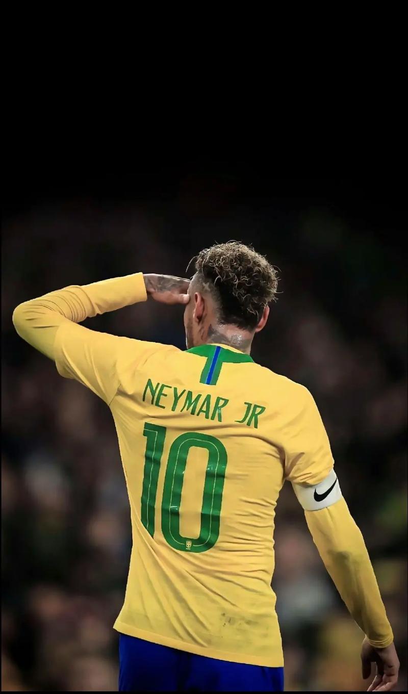 一日意甲动向：国米大胜科莫晋级榜首，米兰中锋实在是太令人发愁（意甲今日观察：国米横扫科莫登顶，米兰中锋难题令人头疼）