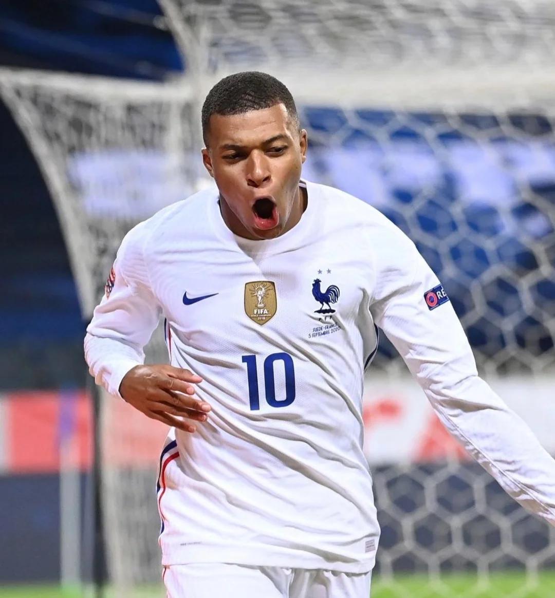 洲际杯前瞻：蓝十字防守存在漏洞，弗拉门戈士气正旺力争晋级（洲际杯展望：蓝十字后防存隐患，弗拉门戈气势正盛冲击晋级）