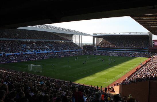 随阿根廷队在西班牙公开训练，梅西：感谢今天到场的所有人（阿根廷队在西班牙进行公开训练课，梅西向到场观众致谢）