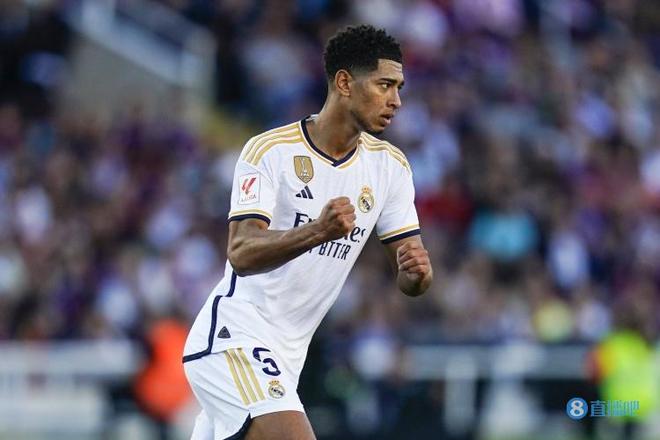 索尔斯克亚拿到了足球史上最漂亮的战术红牌！（索尔斯克亚上演足坛最经典的战术红牌）