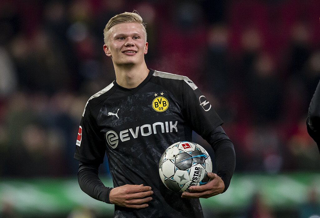 记者：今年租借效力大阪樱花的拉斐尔正与一家中国俱乐部谈判