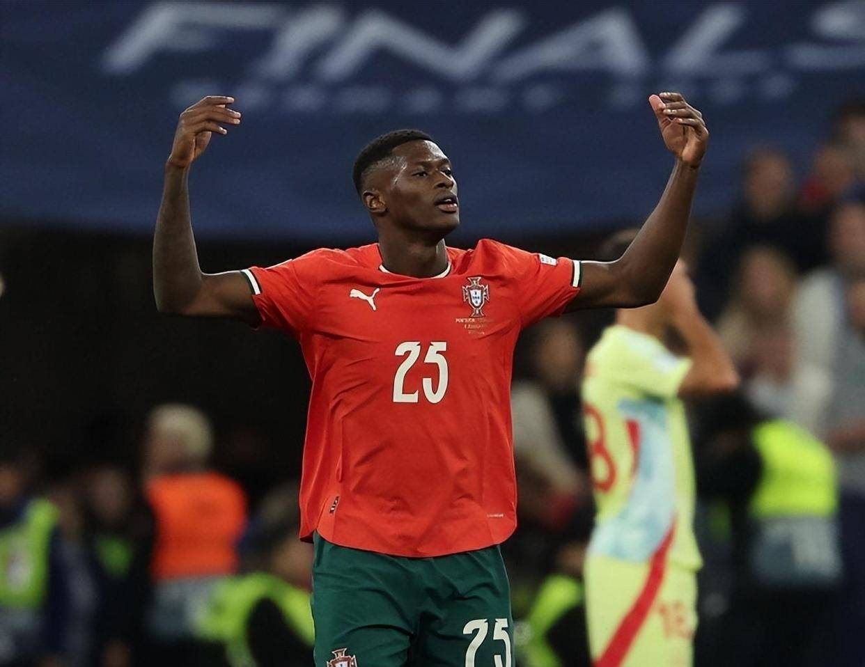 西甲半场：两队门将均状态上佳连扑好球，赫塔菲0-0埃尔切（西甲半场战报：门将齐神勇频献扑救，赫塔菲暂0-0埃尔切）