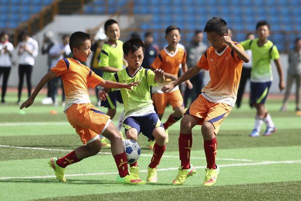 巴萨vs阿拉维斯：莱万、亚马尔、拉菲尼亚首发，贝尔纳尔出战（巴萨战阿拉维斯：莱万、亚马尔、拉菲尼亚先发，贝尔纳尔登场）