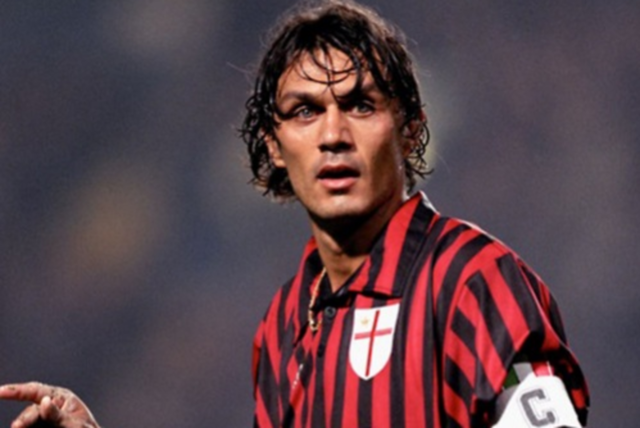 拜仁本赛季12轮保持不败，领跑积分榜，轰入44球，攻防俱佳，明日将迎战柏林联合。（拜仁前12轮不败领跑德甲，已入44球攻守俱优，明日迎战柏林联合）