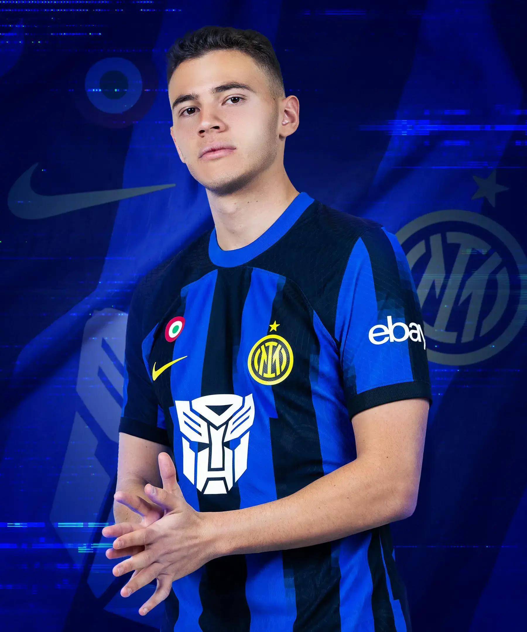 意外变阵！安东尼戴维斯坐镇五号位，解锁独行侠争胜关键优势（突发变阵！安东尼·戴维斯改打中锋，独行侠赢球关键优势被激活）