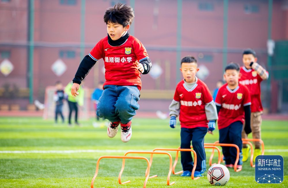 大秀中文，齐达内：无论是足球还是麻将，我都想更多探索中国（齐达内秀中文：无论足球还是麻将，都想更深入了解中国）