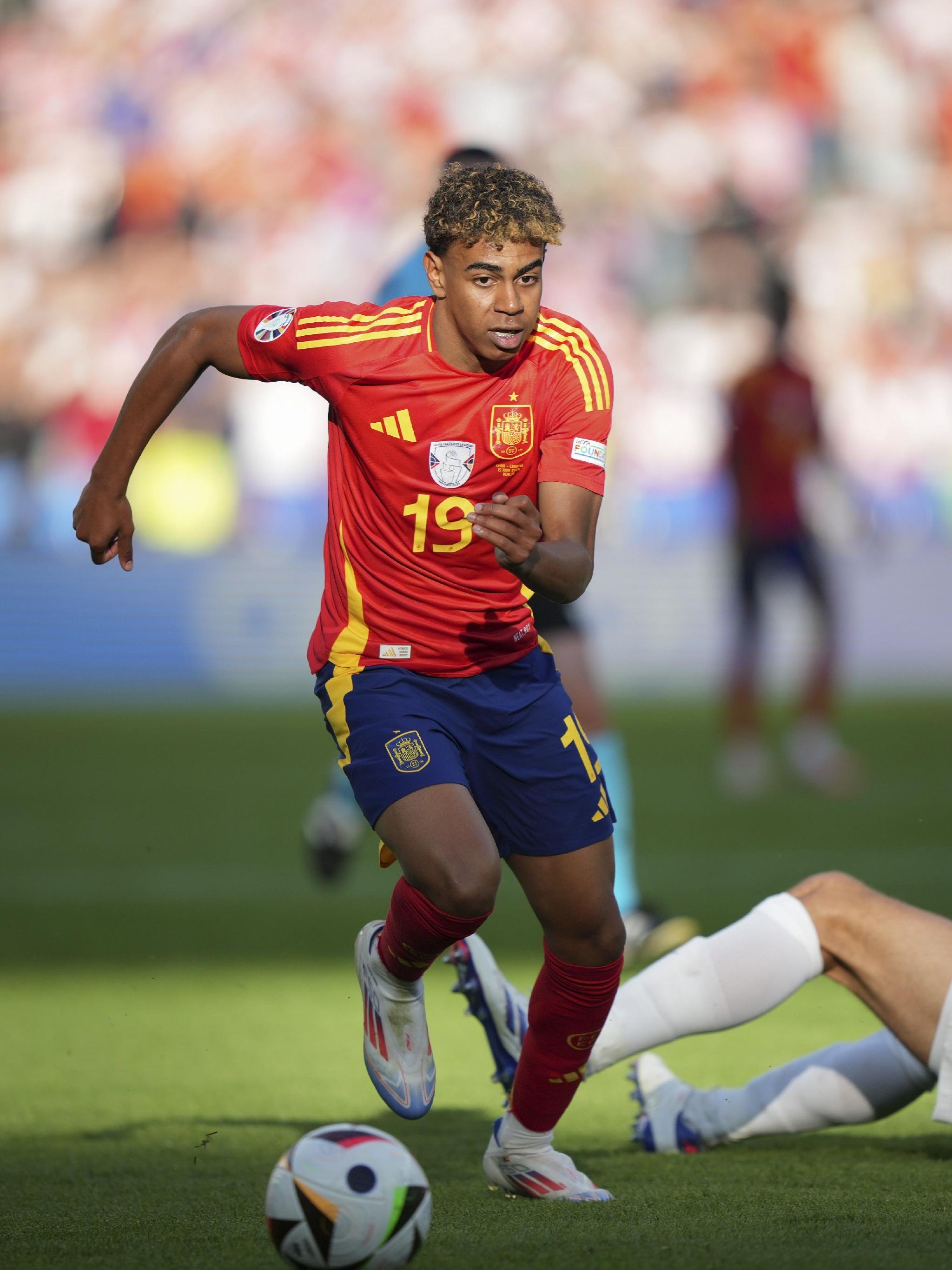 阿根廷记者：迪巴拉将会在冬窗或夏窗加盟博卡，双方已经接触（阿媒：迪巴拉或于冬夏转会期加盟博卡，双方已展开接触）