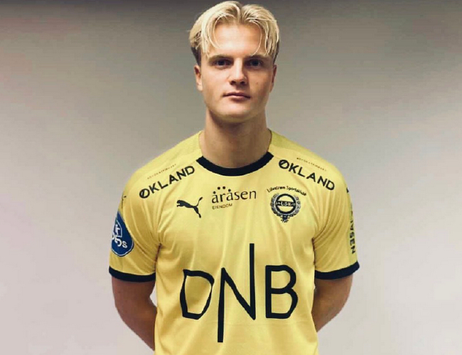 曼联的不稳定表现：马兹拉维的愤怒与反思（曼联起伏不定：马兹拉维的愤怒与自省）