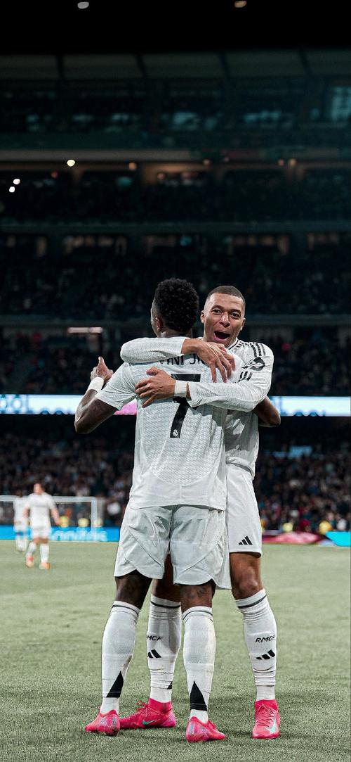 裁判专家：裁判给弗兰·加西亚红牌没问题，罚下卡雷拉斯错了（裁判专家：弗兰·加西亚红牌判定合理，卡雷拉斯被罚下属误判）