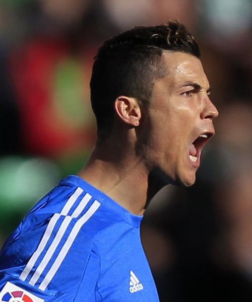 海港发文祝福奥斯卡：艰难时刻会过去，我们与功勋队长同在（海港声援奥斯卡：困境终将过去，功勋队长我们与你同在）