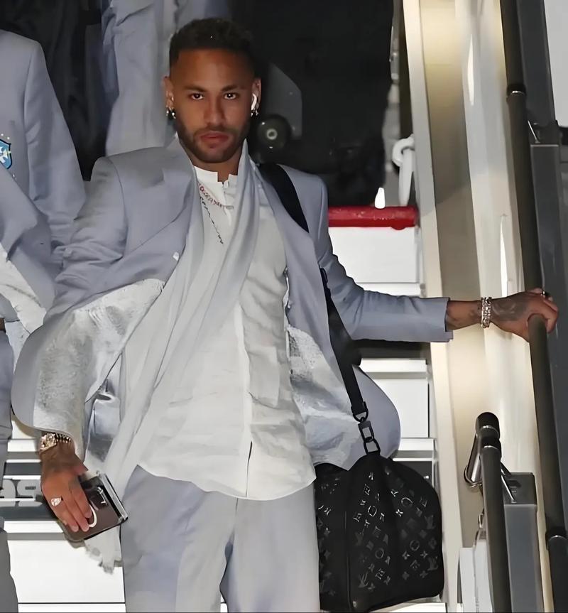 曼联1-1负于西汉姆联，B费错失绝杀，全场射门6次，未进，5轮仅1胜。（曼联1-1战平西汉姆联，B费错失绝杀，6次射门无功而返，近5轮仅1胜）